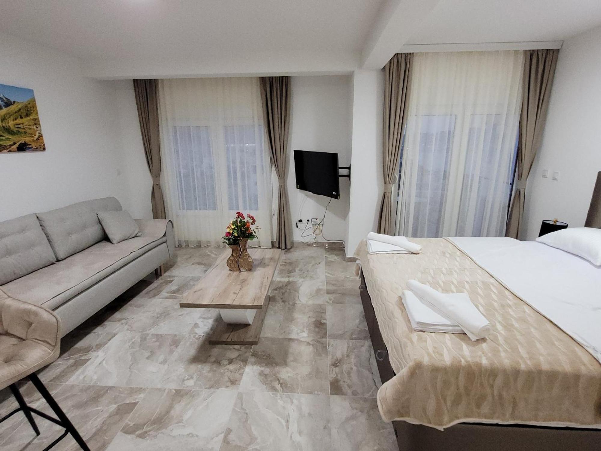 Montenegro Apartments Phoenix With Pool Bar Εξωτερικό φωτογραφία