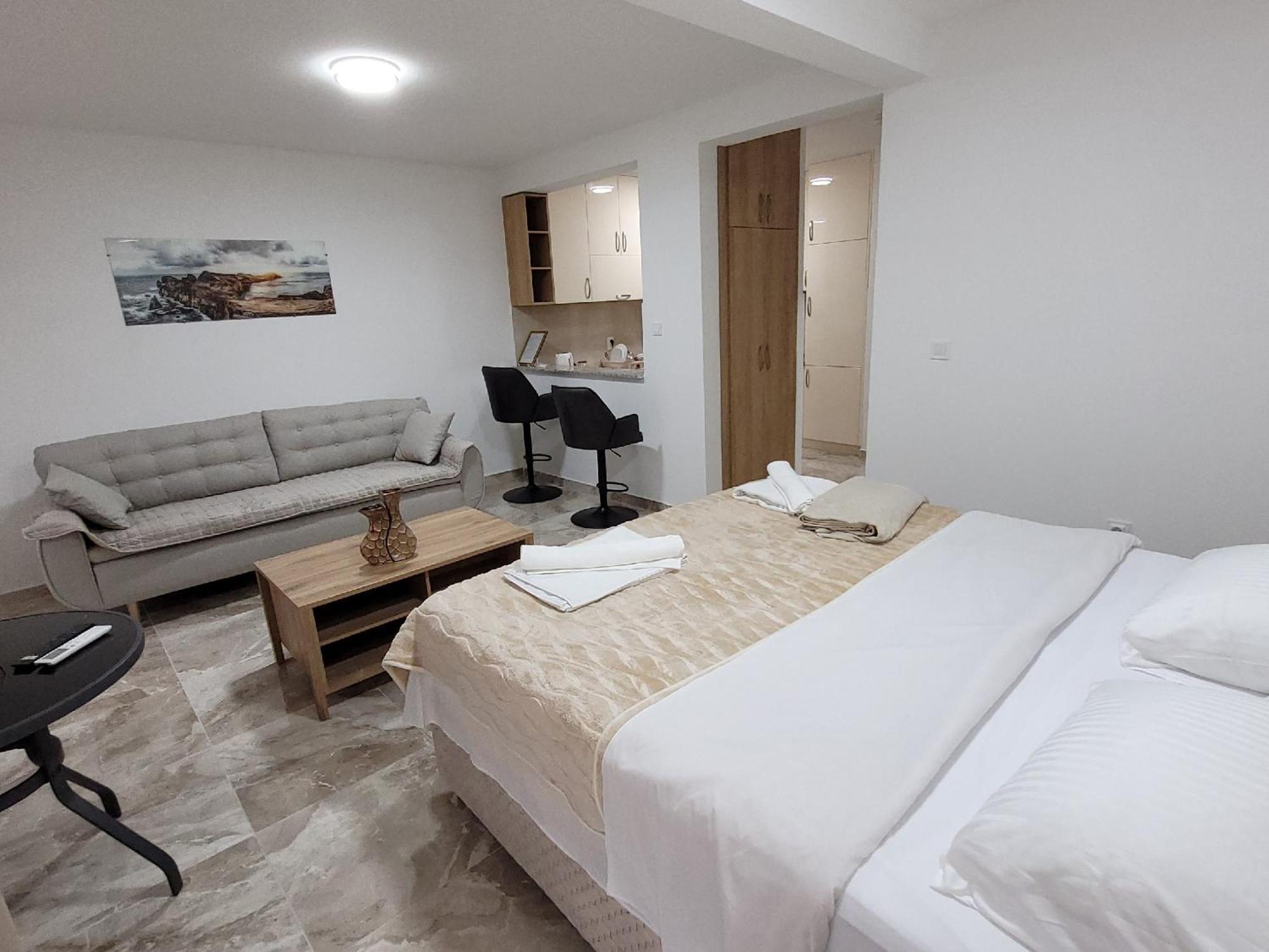 Montenegro Apartments Phoenix With Pool Bar Εξωτερικό φωτογραφία