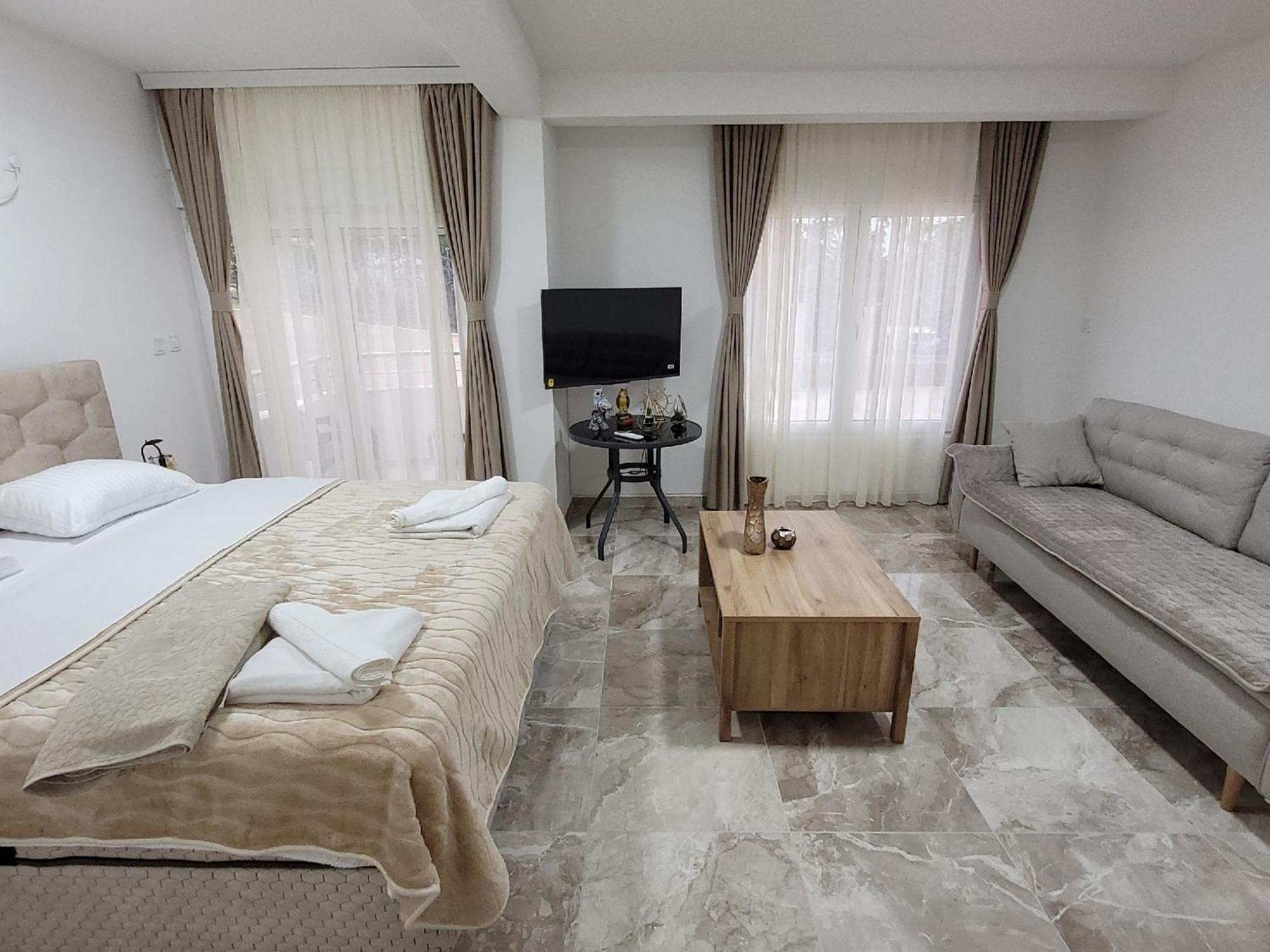 Montenegro Apartments Phoenix With Pool Bar Εξωτερικό φωτογραφία