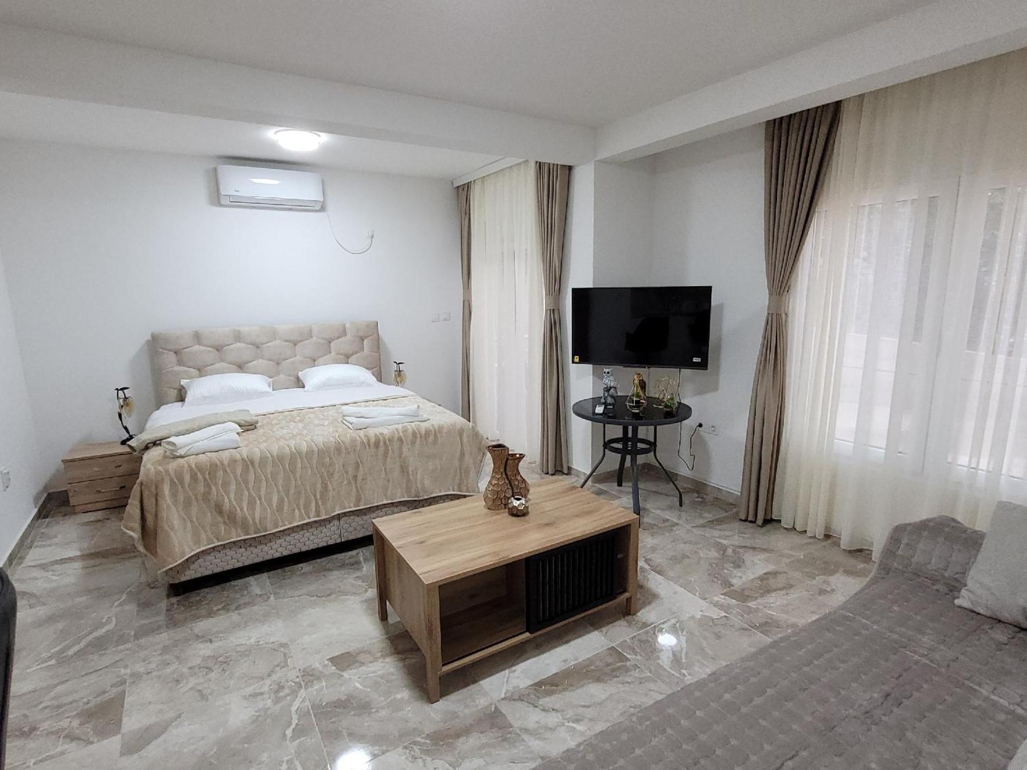 Montenegro Apartments Phoenix With Pool Bar Εξωτερικό φωτογραφία