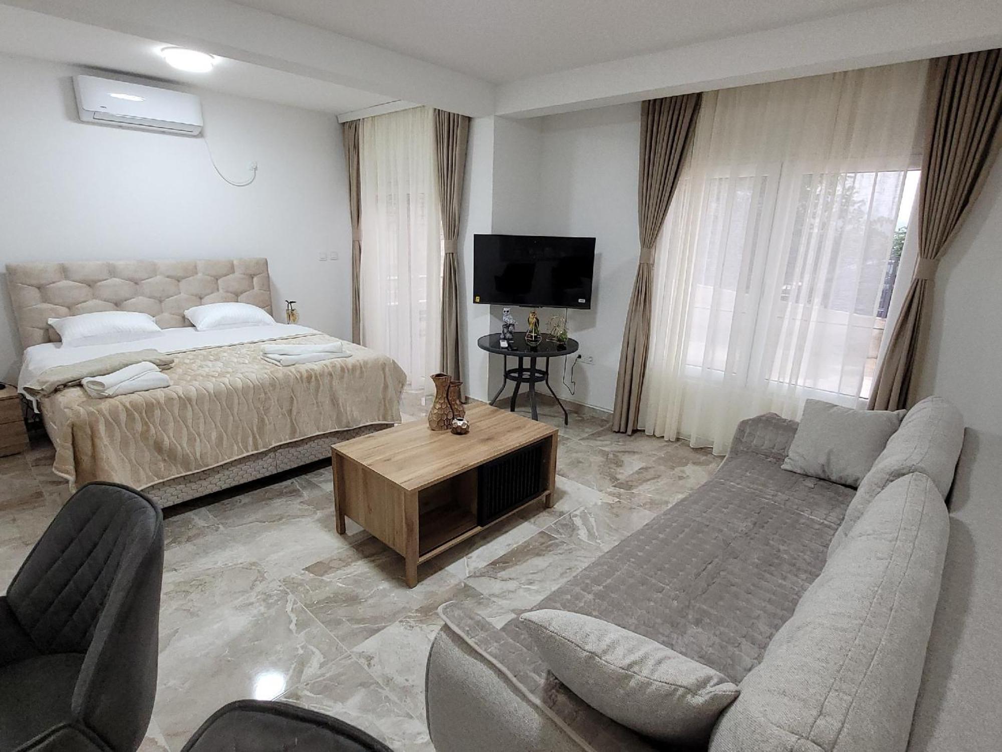 Montenegro Apartments Phoenix With Pool Bar Εξωτερικό φωτογραφία