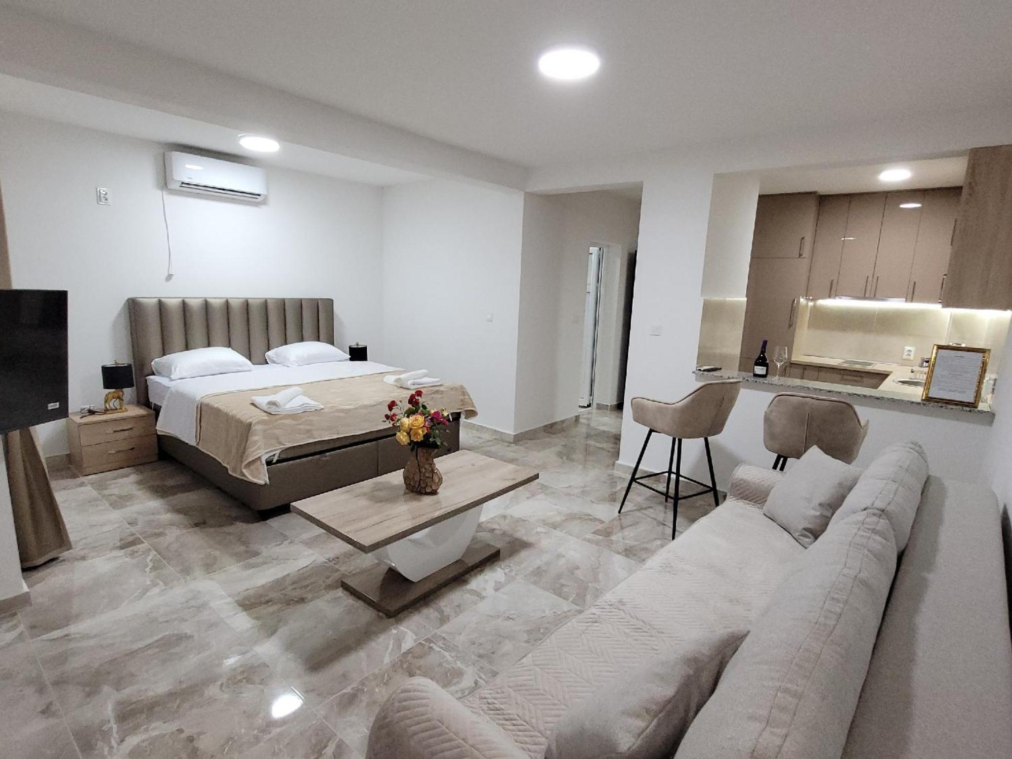 Montenegro Apartments Phoenix With Pool Bar Εξωτερικό φωτογραφία