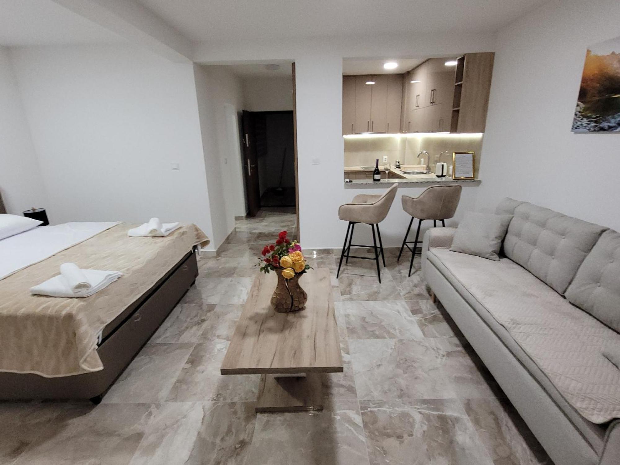 Montenegro Apartments Phoenix With Pool Bar Δωμάτιο φωτογραφία