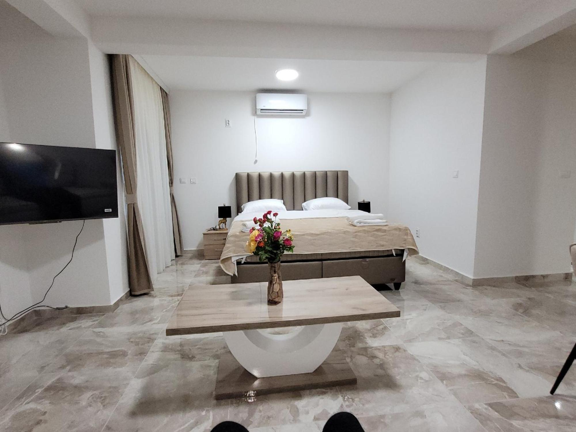 Montenegro Apartments Phoenix With Pool Bar Δωμάτιο φωτογραφία
