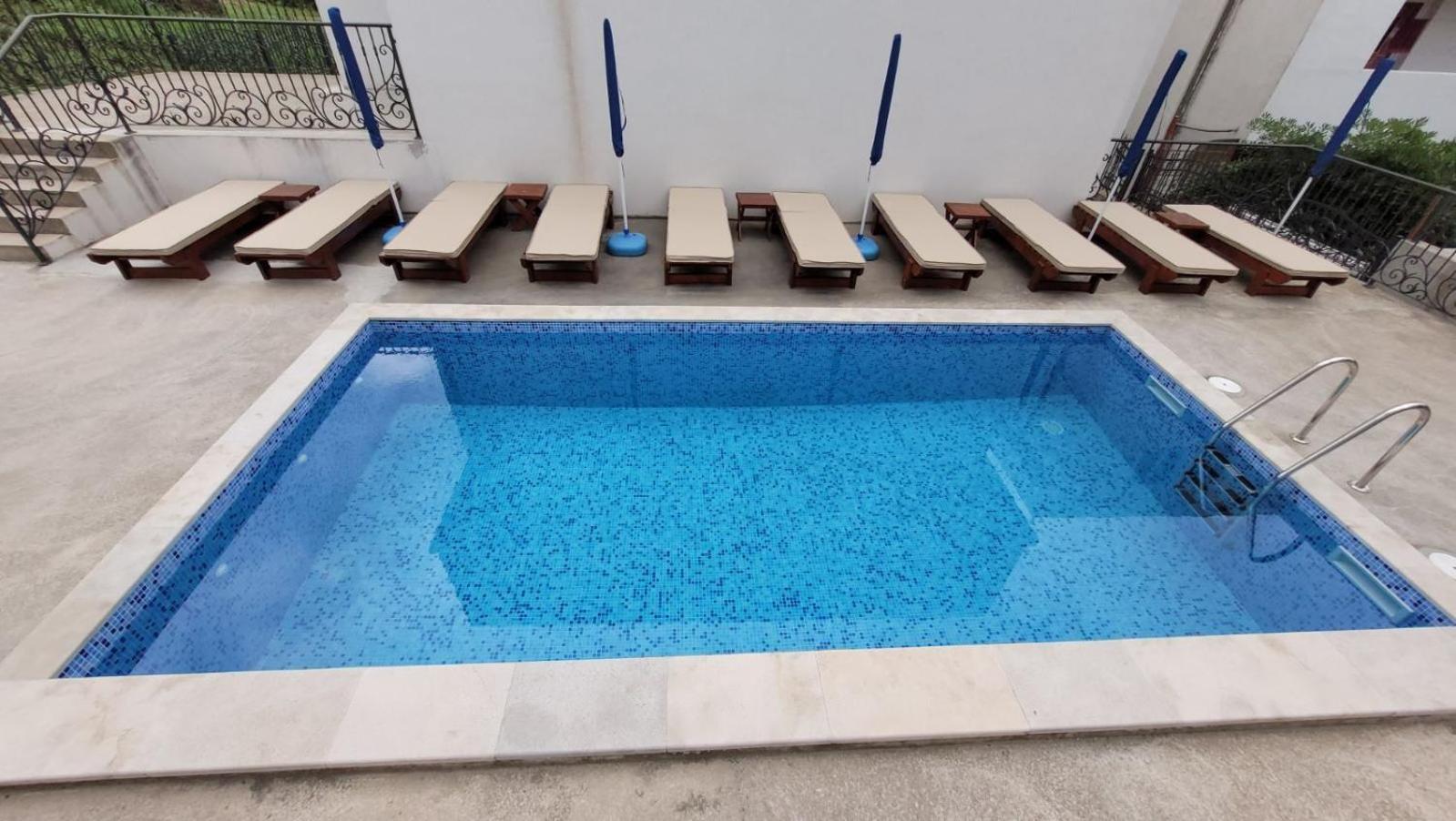Montenegro Apartments Phoenix With Pool Bar Εξωτερικό φωτογραφία